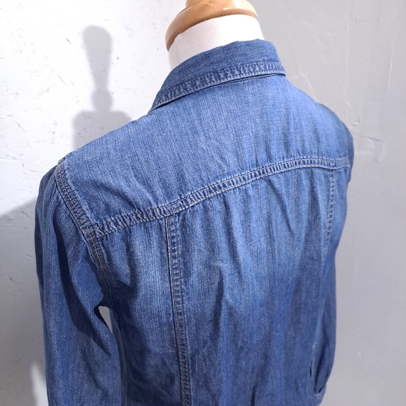 Eddie Bauer | Blue snap button up womans long sleeved shirt - Picture 4 of 9